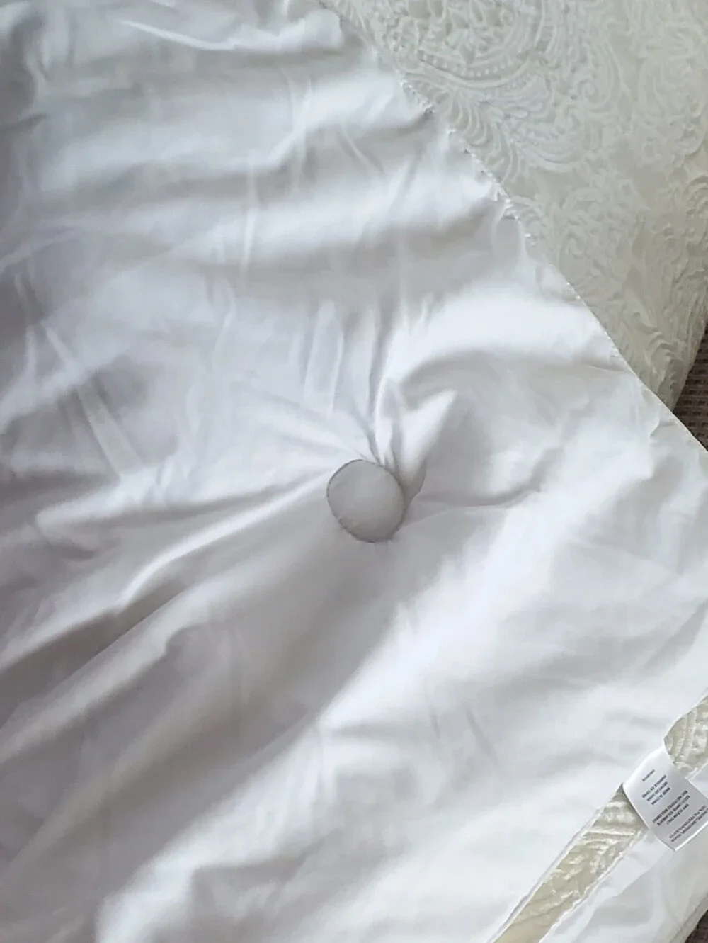 J. Queen New York White Quilted Medallion Comforter And 2 Shams King Size Set.